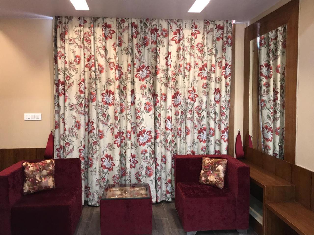 Ameera Hotel Shimla Ngoại thất bức ảnh
